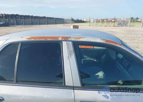 2003 Ford Crown Victoria Standard z USA, uszkodzony, nr VIN 2FAFP73W03X182860